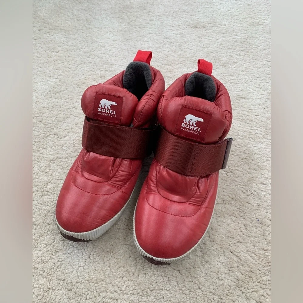 Sorel Womens Size 6.5 Out N About Red Puffy Strap Snow Boots Sneakers Dahlia Red